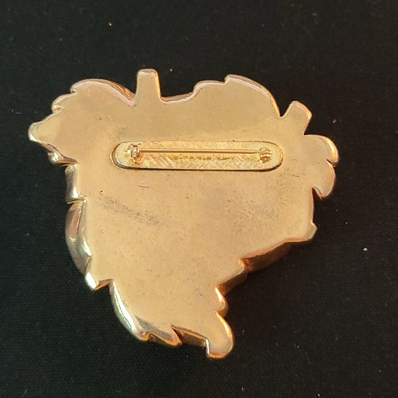 Vintage TRIFARI leaf pin/brooch - Picture 3 of 5